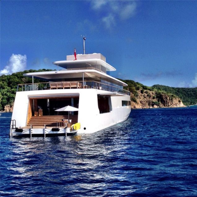 Steve Jobs Yacht Narrowly Avoids Nasty Caribbean Scrape
