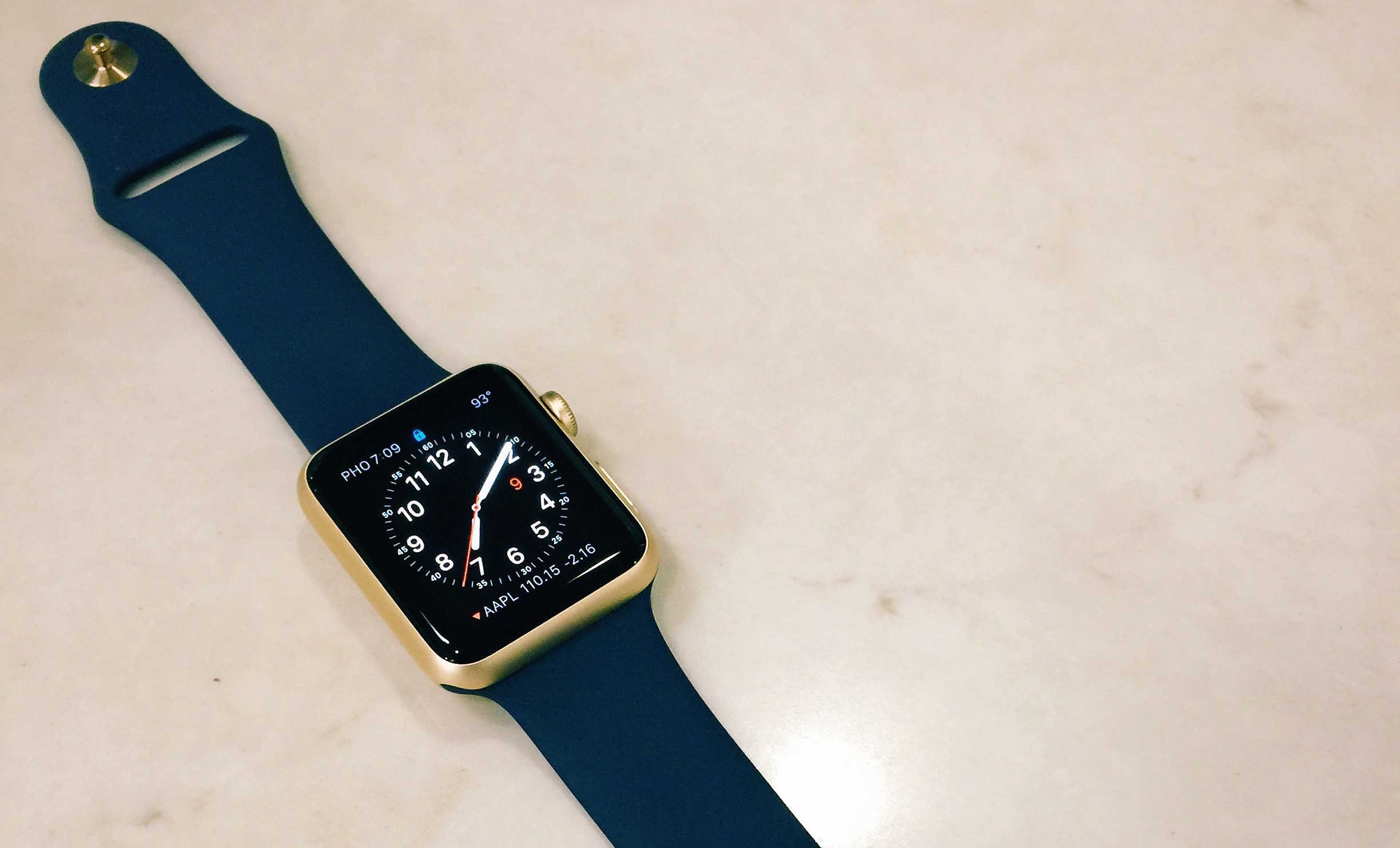 Часы apple gold. Часы эпл вотч золотые. Apple watch Blue Gold. Часы эпл вотч синие. Apple watch se Blue.