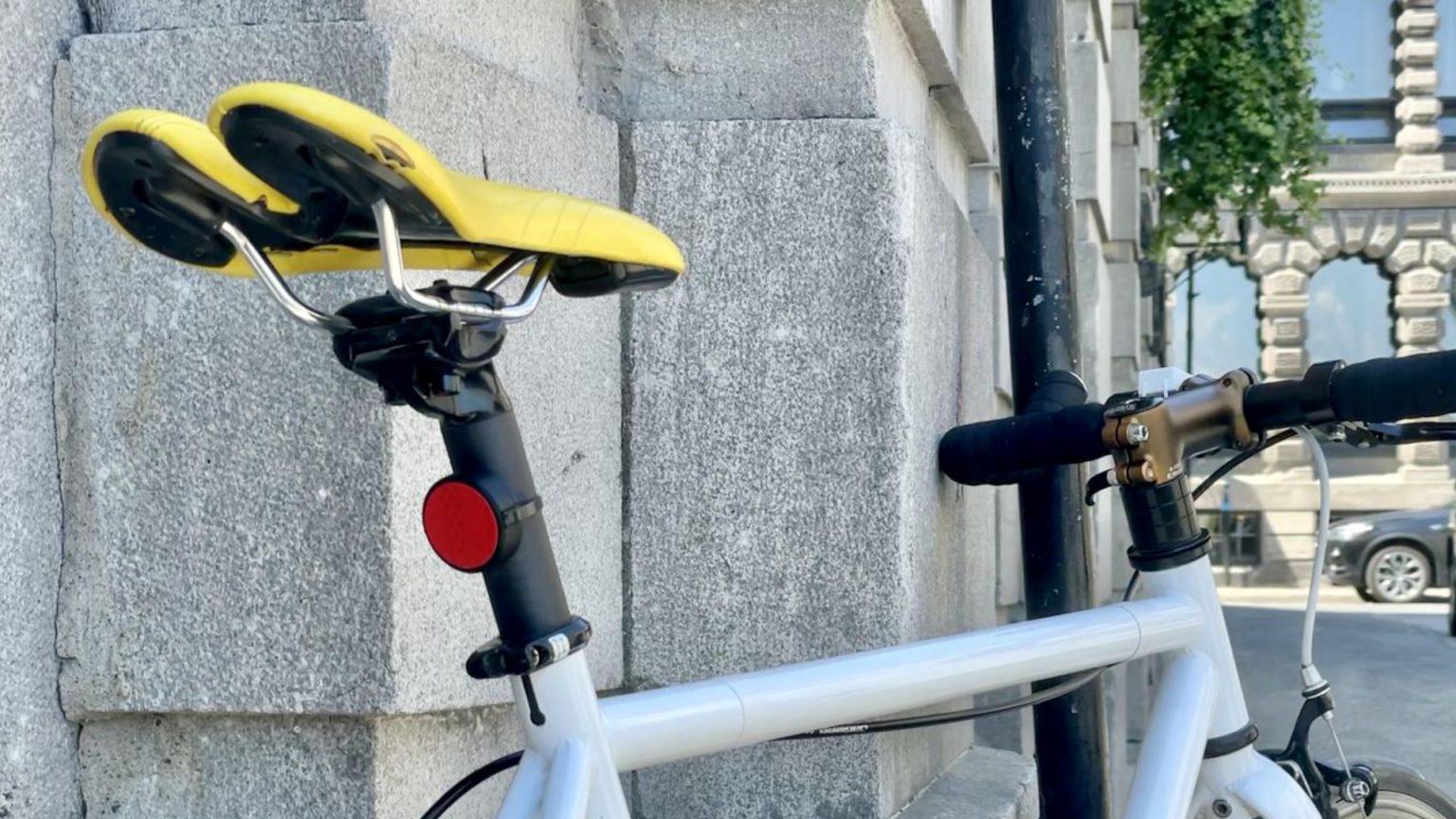 Soporte para bicicleta AirTag y reflector