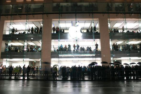 Post 2135 image c681ec3a6f4e6e6aa16d67d829c933d0 sydney_night.jpg