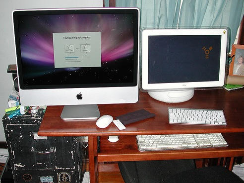 Post 4592 image 98c45e33256fa3667b7cc04785c18606 newimac-oldimac-20081105.jpg