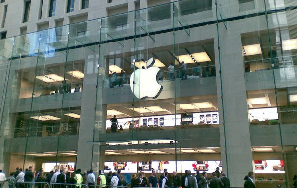 Apple store in Sydney. Photo: shaondiwaka. Used with a CC-license from flckr.