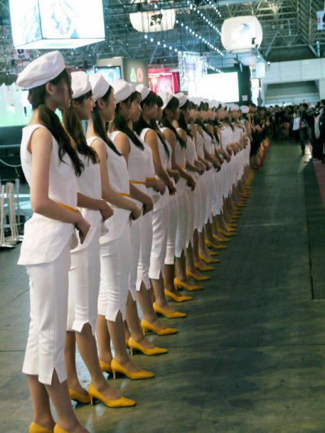 At the Tokyo Game Show, the booth babes try to keep people's minds off Apple.