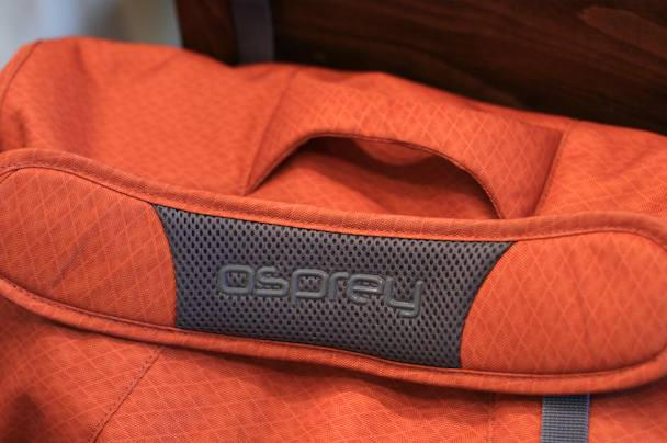 Flap jack 63 Not once did the Flap Jack slip off my shoulder, thanks to just the right amount of grab from the rubberized lettering on the perfectly padded shoulder strap.