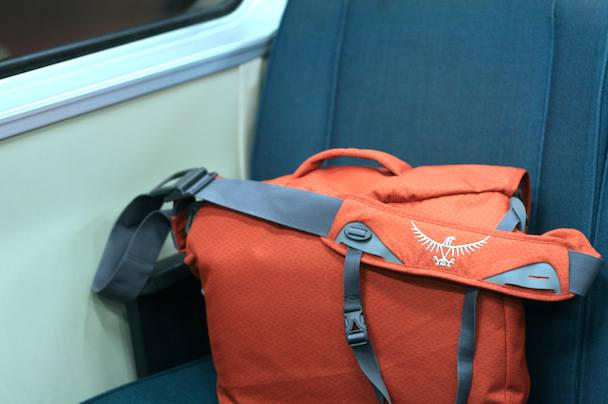 The cross-strap can be easily swapped so the bag can be carried on either shoulder.