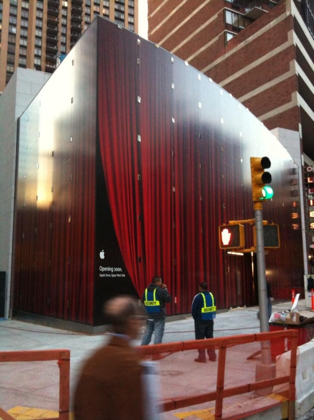 apple_store_red_curtain