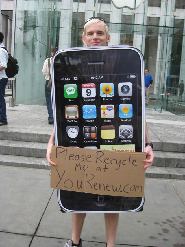 iphone-costume2.jpg
