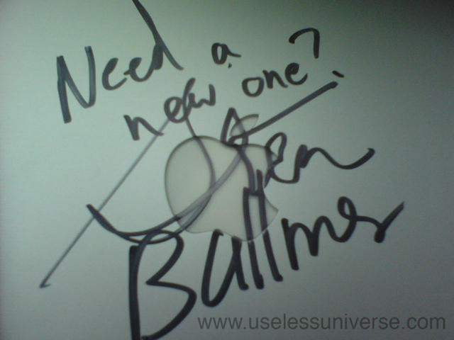 Student-Gets-Ballmer-s-Autograph-on-His-MacBook-3