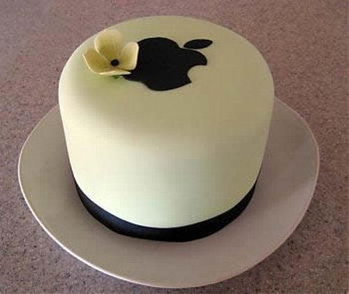 The kind of minimalist Apple-logo cake Steve Jobs might like