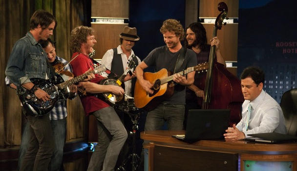 Jimmy Kimmel records the show with his MacBook (Photo: abc.com)