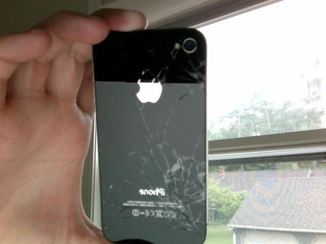 Semi_smashed_iPhone_4