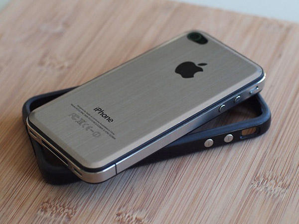 iphone_4_metal_back_1