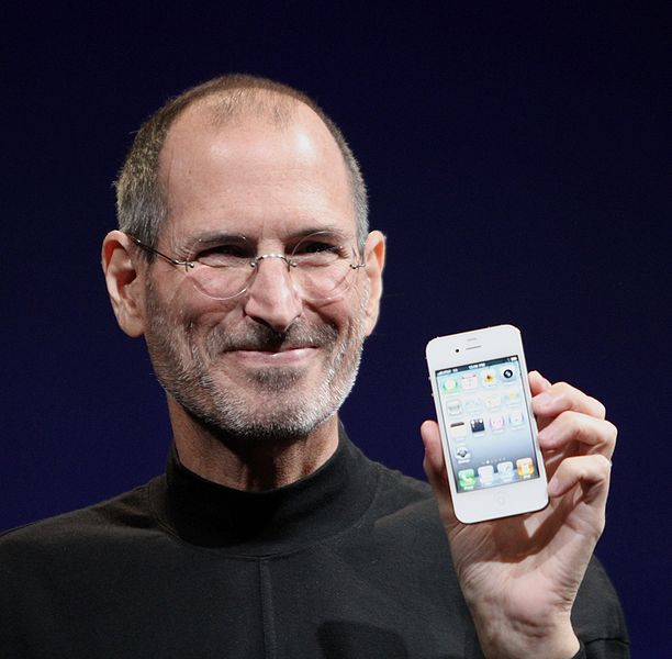 White-iPhone-4-Steve-Jobs-Headshot-WWDC-2010-photoshop