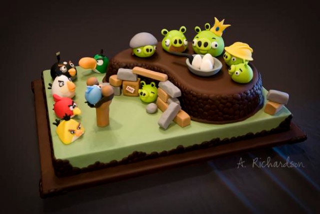 angry-birds-cake-20101110-115402