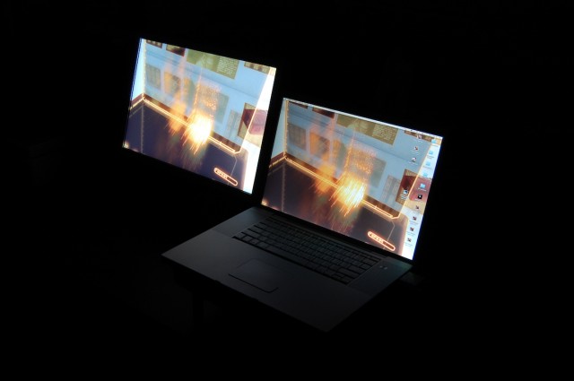 andoru_macbook_pro_21_screen_angle1