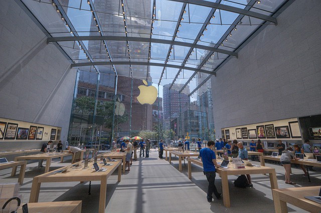 Broadway Apple Store courtesy of joevare on Flickr