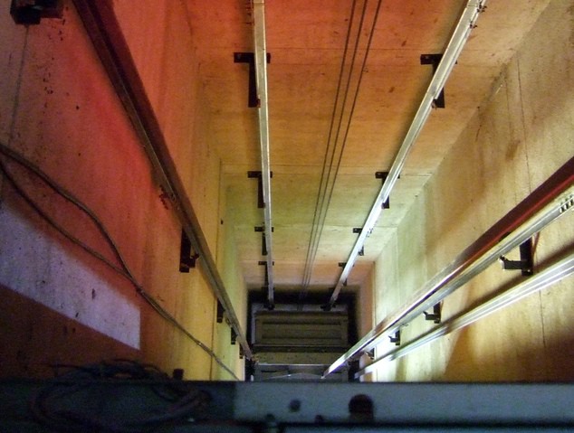 The PC industry in free-fall. (Photo by indi.ca - http://flic.kr/p/sk3oz)