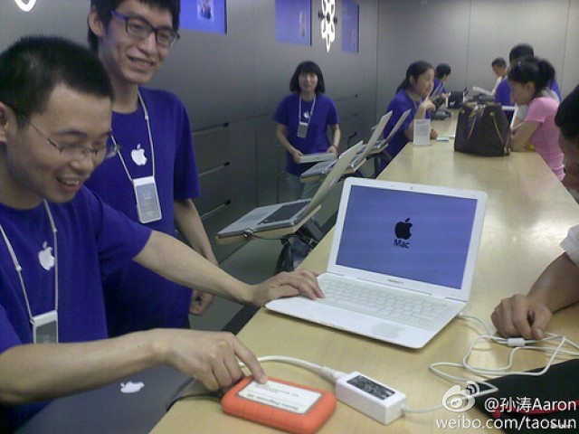 Fake-MacBook-Air-Chinese-Apple-store
