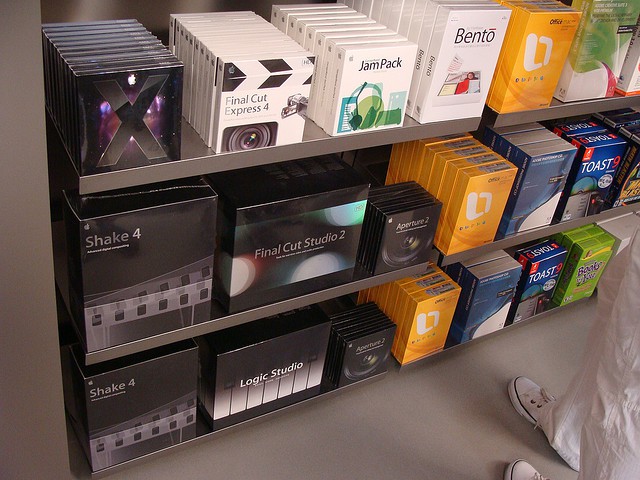 Apple-Store-Boxed-Software