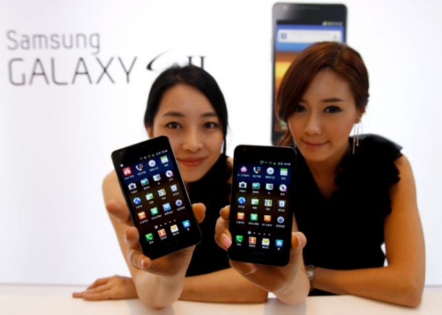 121945-models-pose-with-samsung-electronics-new-smartphone-galaxy-s-ii-at-the