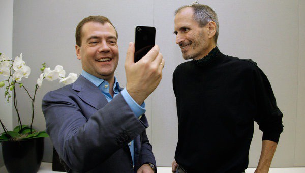 Russian President Dmitry Medvedev and Steve Jobs