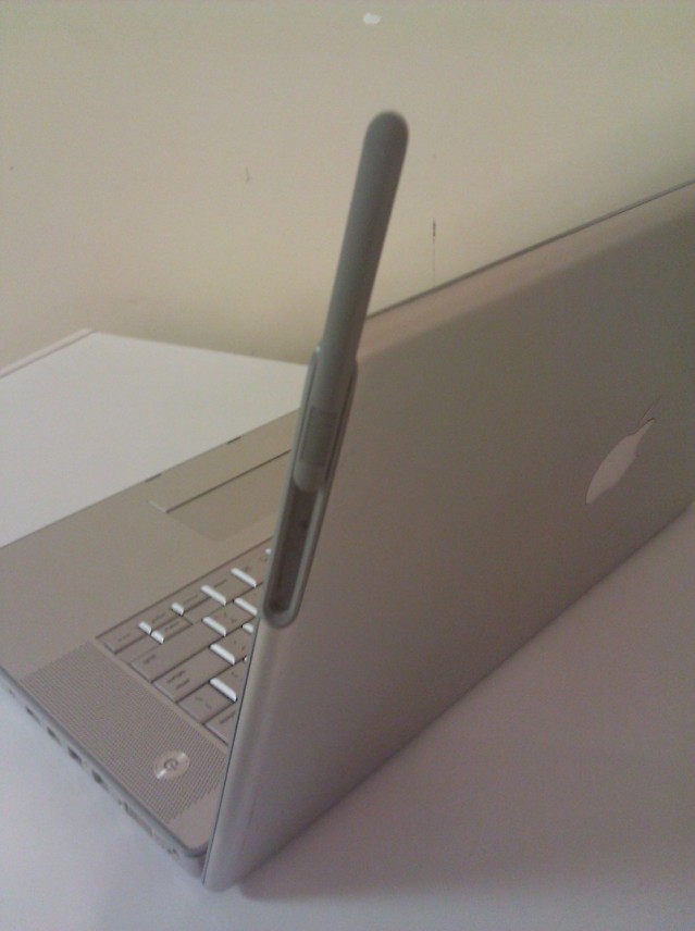 MacBook-Pro-with-built-in-3G-1