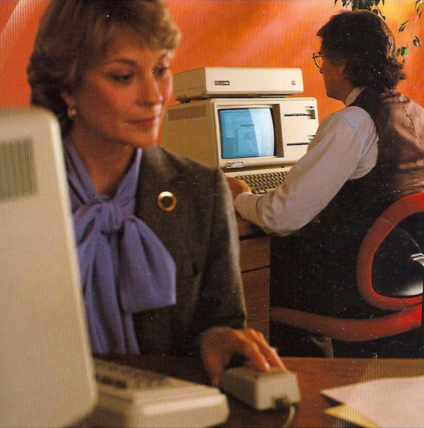 People from the 1980s using the Apple Lisa.
