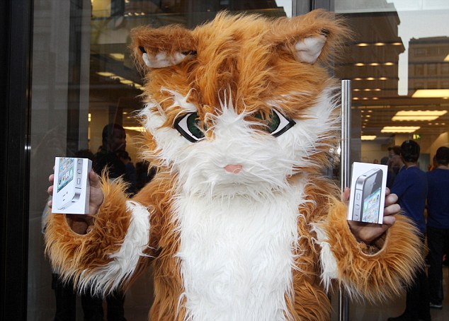 IPhone 4S goes on sale