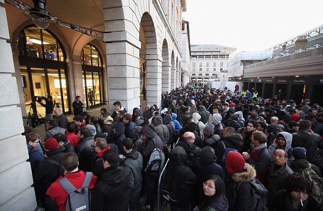 Covent Garden iPhone 4S queue