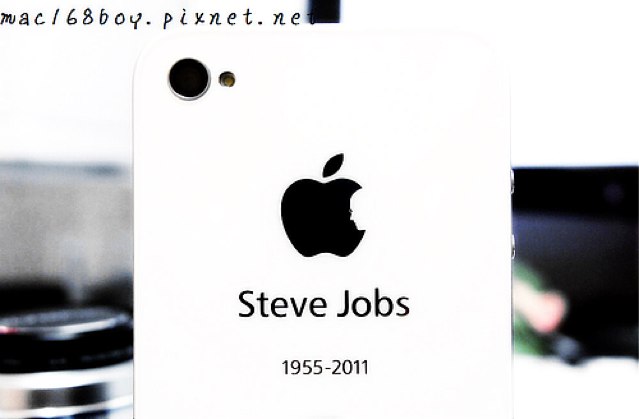 Steve-Jobs-tribute-iPhone-4