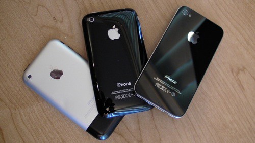Apple's iPhone 4s Remains In Lineup As 'Free' Model, iPhone 5 Goes Away