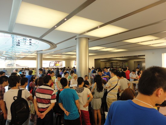 1.1309798245.packed-out-apple-store