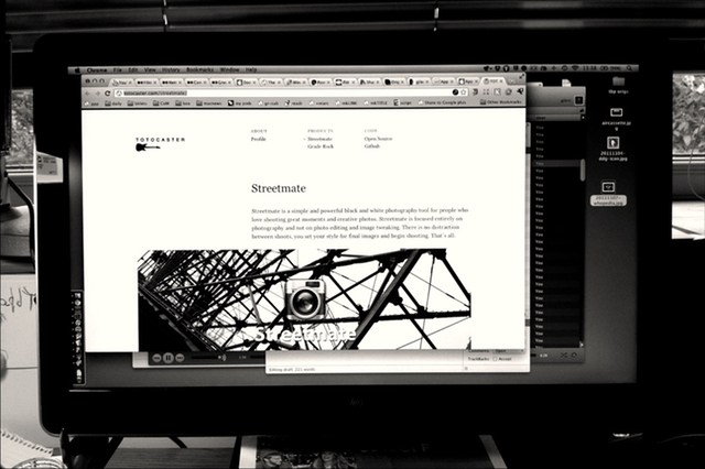 A sample pic (streetmate website on my monitor... not very 'street', sorry about that)