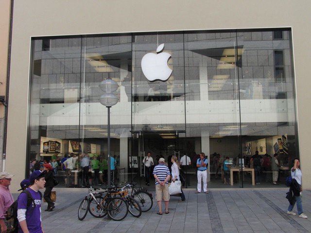 Apple's Munich Store Photo by Vokabre - http://flic.kr/p/6SoES8