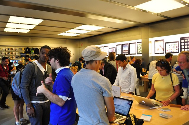 Apple Store at NYC's 5th Ave. (Photo by Phil Photostream - http://flic.kr/p/8S9RCu)