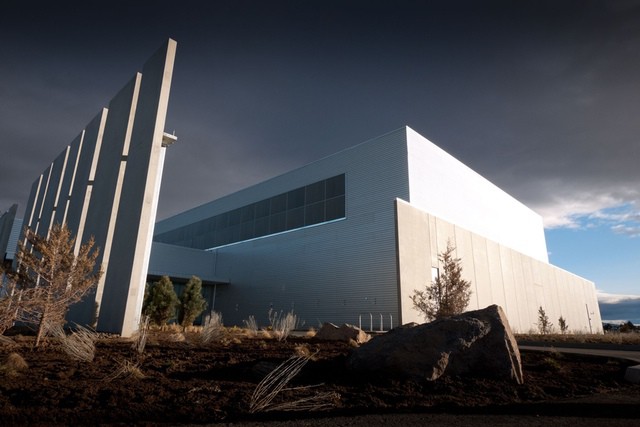 Apple is expected to join Facebook's data center (above) in Prineville, Oregon. [Photo by Tom Raftery - http://flic.kr/p/9wzMH2)