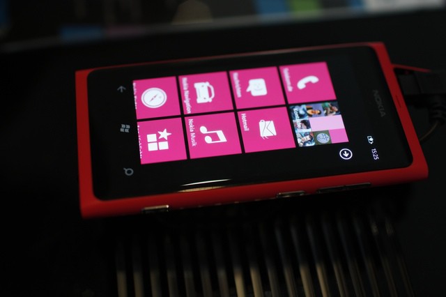 Nokia Lumia 800 (nokia_fan - http://flic.kr/p/aEUKqu)