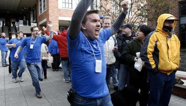 The fans cheer Apple employees for a change.