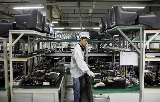 One of Foxconn's many assembly line workers who will hopefully benefit from the Lifestyle Services Manager hire