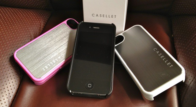 The CASELLET comes in white, black, and pink, and is complimented by a brushed aluminum rear panel.