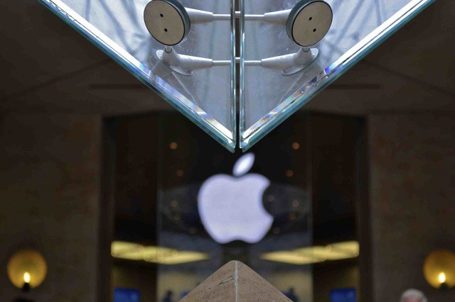 Carrousel De Louvre Apple Store in Paris, France (image credit: http://bit.ly/HDJx9r)