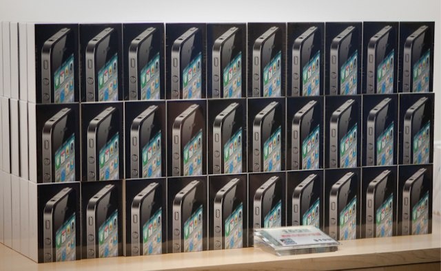 With a new iPhone just months away, Apple doesn't want to be stuck with too many old models.