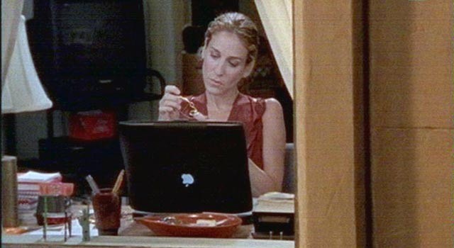 An old PowerBook with an upside down Apple logo on Sex and the City.