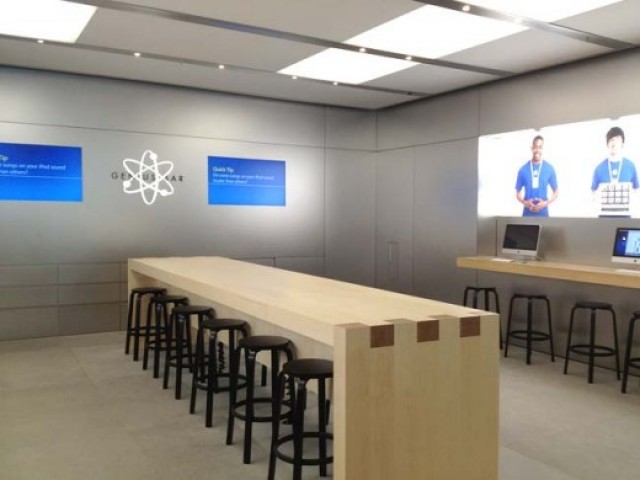 Apple's new Genius Bar layout provides room for 12 customers instead of the usual 7.