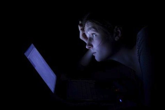 New research suggest that iPad/tablet use before bed can cause sleep disorders and may raise your risk of other health problems.