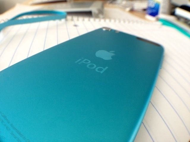 2012_iPod_touch_5th_gen_05