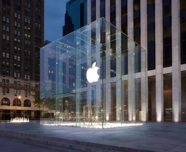 Apple Store New York City 5th Avenue