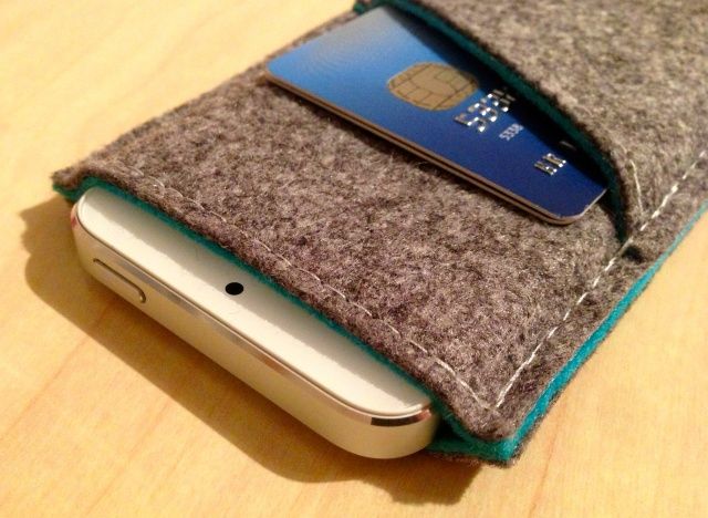 handmade-iPhone-5-sleeve-4