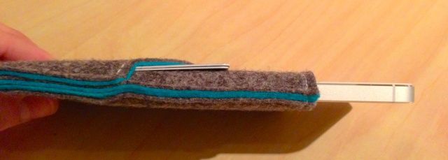 handmade-iPhone-5-sleeve-3