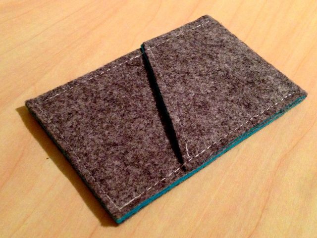 handmade-iPhone-5-sleeve-2